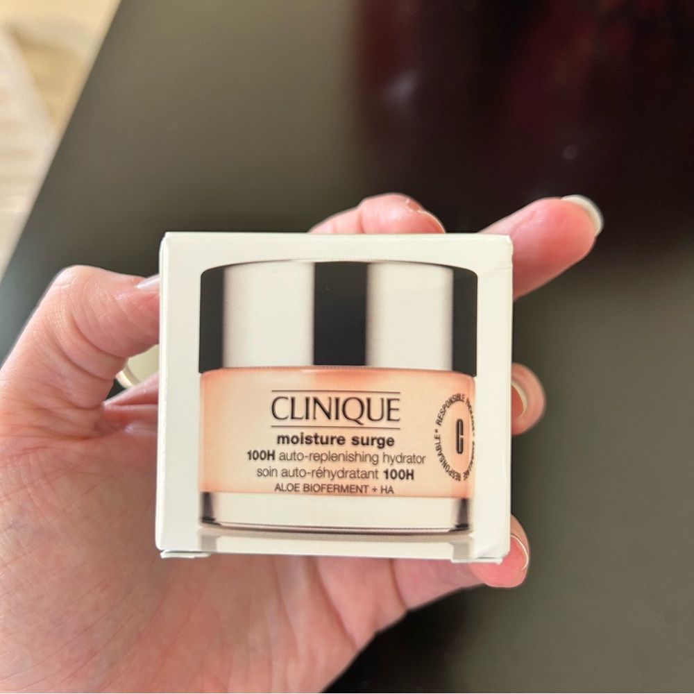 Clinique Moisture Surge 100H Auto-Replenishing Hydrator Moisturizer 1 oz - Picture 8 of 13
